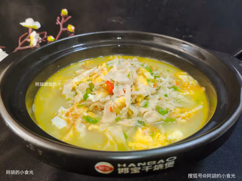 天冷不會吃此菜太虧,賽過大魚大肉!熱乎乎地來一鍋,滿口軟嫩高蛋白、特下飯,上桌就吃個精光