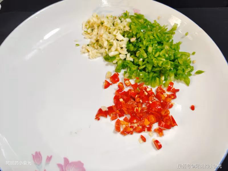 天冷不會吃此菜太虧,賽過大魚大肉!熱乎乎地來一鍋,滿口軟嫩高蛋白、特下飯,上桌就吃個精光