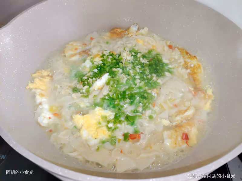 天冷不會吃此菜太虧,賽過大魚大肉!熱乎乎地來一鍋,滿口軟嫩高蛋白、特下飯,上桌就吃個精光