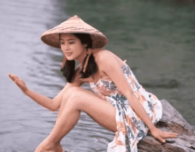 她憑什麼被稱為「大陸第一美人」?究竟有多美,看到年輕照就知道了