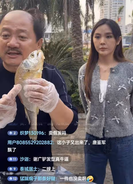 謝廣坤赴三亞帶貨,樣貌憔悴不已,前妻孫小雨直言都是為了小嬌妻