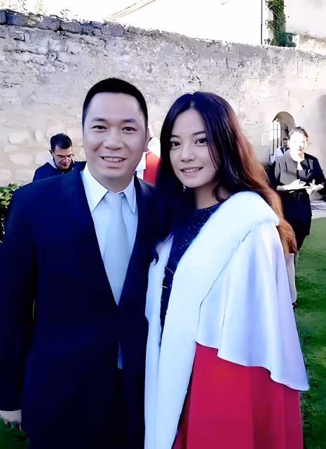 趙薇女兒的5張照片曝光!這位漂亮的小公主,笑容背後有眼淚