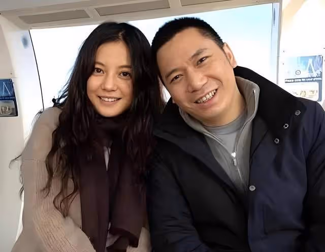 48歲趙薇現狀堪憂:已離婚多年,為奪回女兒撫養權,疑似凈身出戶