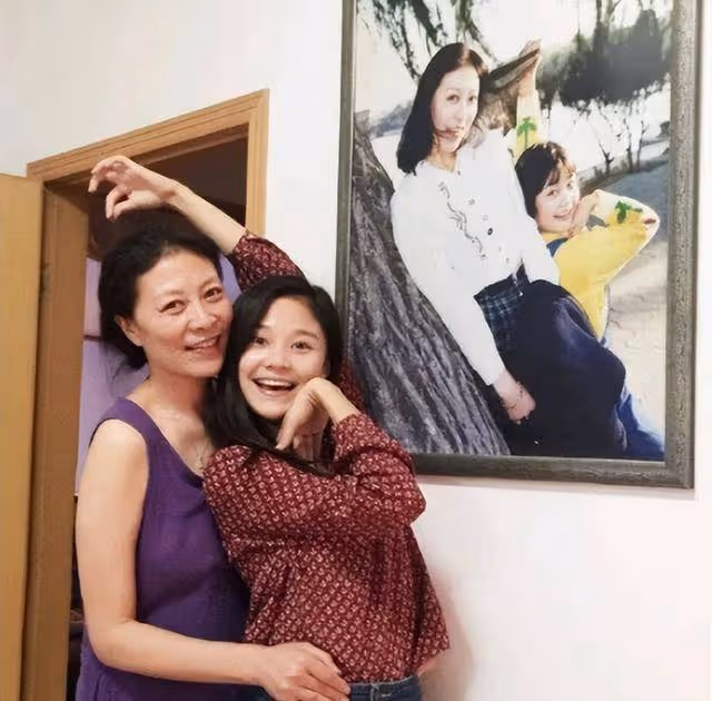 岳紅影后之路坎坷!患癌遭夫拋棄,女兒如今被張嘉譯力捧