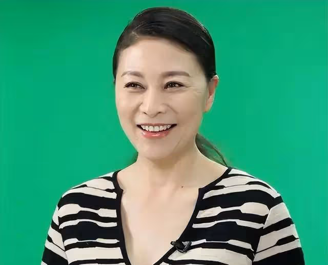 岳紅影后之路坎坷!患癌遭夫拋棄,女兒如今被張嘉譯力捧