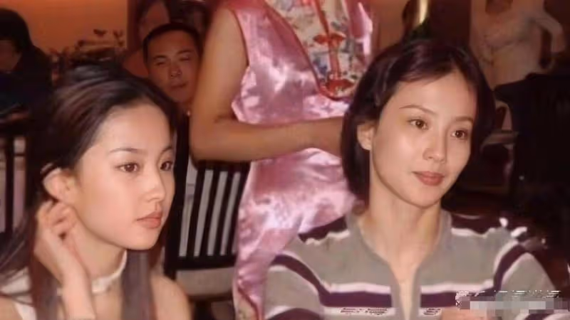 劉亦菲與媽媽現身哈爾濱!劉曉莉保養得宜氣質好,母女同框像姐妹