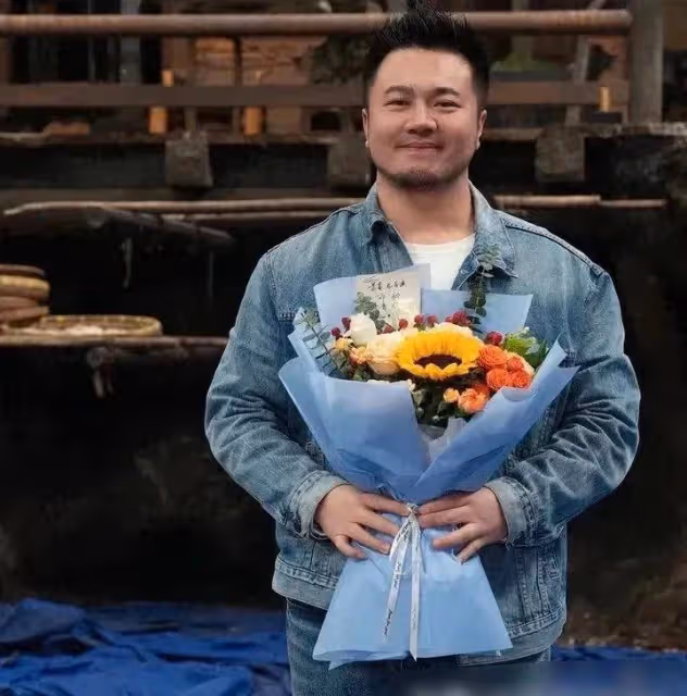 趙露思事件鬧大!劇組員工發文,導演鄧科評論淪陷,連夜更改簽名