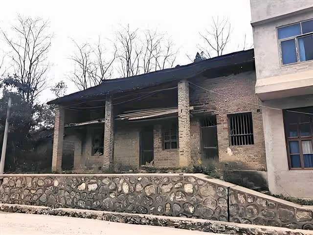 黃有龍的族親爆料:他從未帶趙薇回湖南老家,趙薇與黃家人來往少