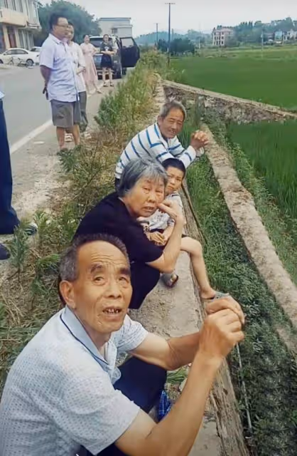 黃有龍的族親爆料:他從未帶趙薇回湖南老家,趙薇與黃家人來往少