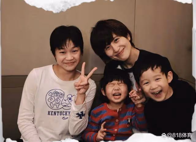 Hello爸爸！許昕採訪被兒女們打斷，兒子飛跑過去女兒乖巧等他下班