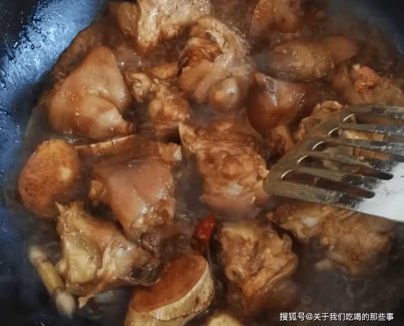 燉豬蹄時，別只會焯水，牢記5點竅門，豬蹄軟爛好吃，鮮香無腥味