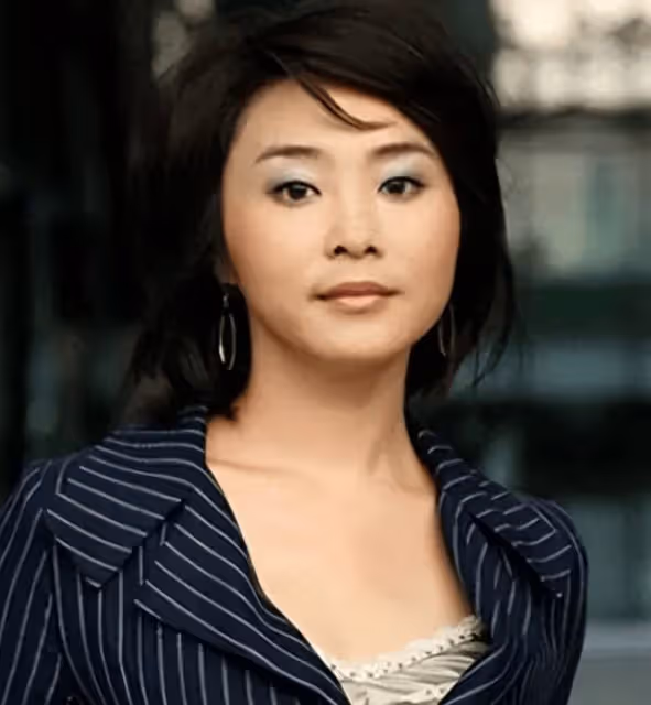 鳳凰衛視記者隗靜：嫁大30歲美軍少將，不滿丈夫聊國防話題避開她