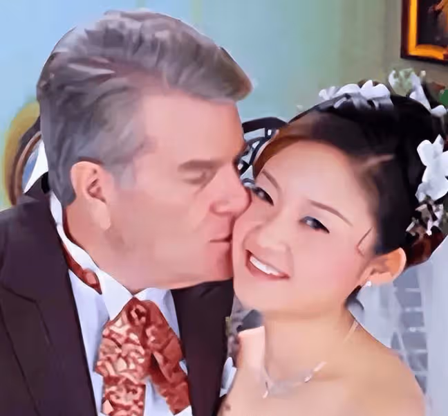 鳳凰衛視記者隗靜：嫁大30歲美軍少將，不滿丈夫聊國防話題避開她