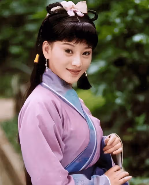 美過劉曉慶,卻偷戶口本倒貼窮小子,領證當天不幸「面癱」,婚姻現狀如何?