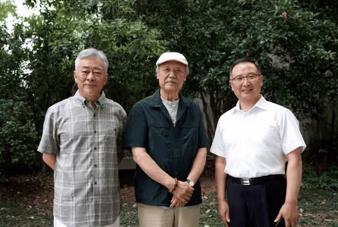 瓊瑤劇「最帥」男演員:離婚後一個人養大殘疾兒子,67歲滿頭白髮也帥氣逼人