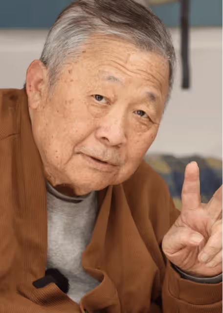 老戲骨秦煌多次跌倒後搬入VIP房,臥床解決大便已習慣,懷念曾與情人同居日子