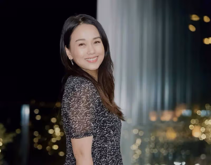 恭喜!53歲富二代王賢詠宣布再婚,曾與表哥鄭嘉穎傳緋聞,力助其加入TVB