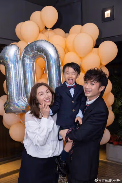 古巨基舉辦結婚10周年紀念派對!為滿足兒子心愿,現場星光熠熠