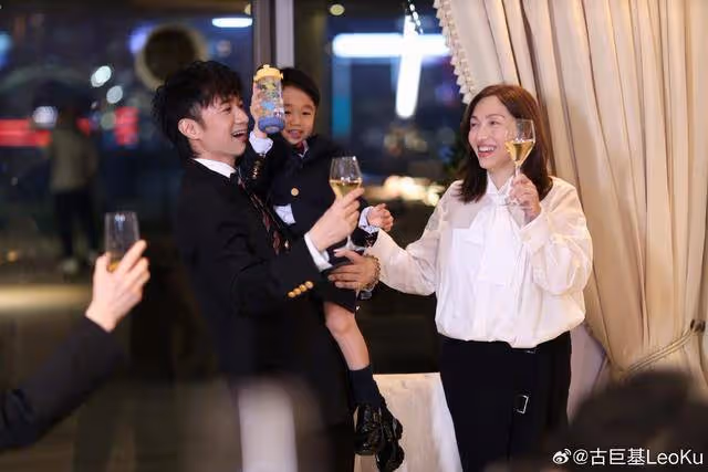 古巨基舉辦結婚10周年紀念派對!為滿足兒子心愿,現場星光熠熠
