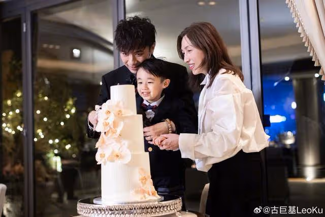 古巨基舉辦結婚10周年紀念派對!為滿足兒子心愿,現場星光熠熠