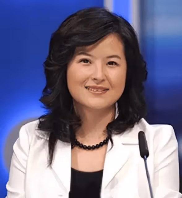 她曾是「央視一枝花」,嫁李鐵為妻後辭職,如今靠投資身家過億