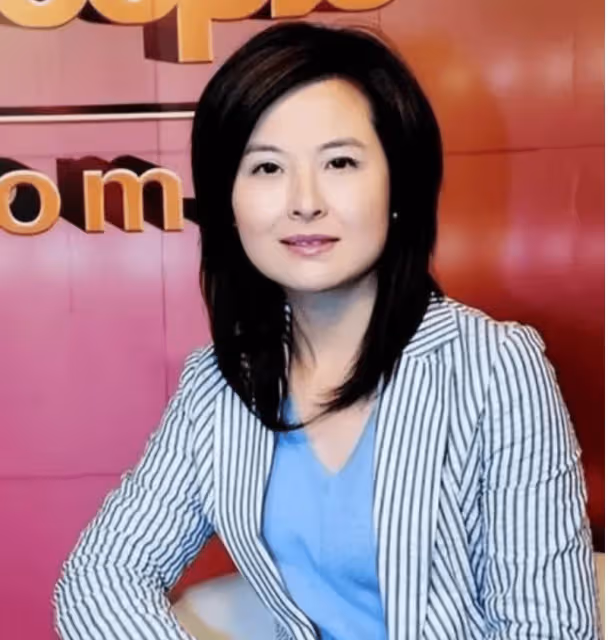 她曾是「央視一枝花」，嫁李鐵為妻後辭職，如今靠投資身家過億