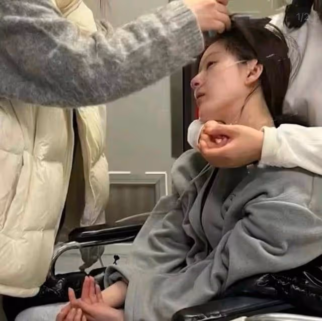 好友髮長文控訴！趙露思曾被公司暴力對待，五個人才拉得住發瘋的她