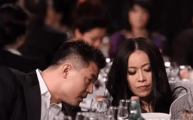 高峰拋棄那英和剛出生的兒子,20年過去了,他如今過得怎樣了?