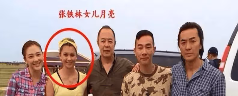 善惡到頭終有報!66歲坐上輪椅的張鐵林,已經活成了一個「笑話」