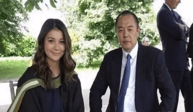 善惡到頭終有報!66歲坐上輪椅的張鐵林,已經活成了一個「笑話」