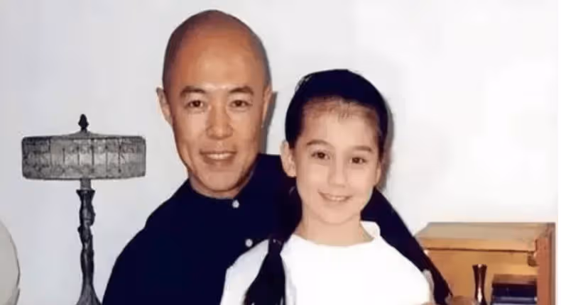 善惡到頭終有報!66歲坐上輪椅的張鐵林,已經活成了一個「笑話」
