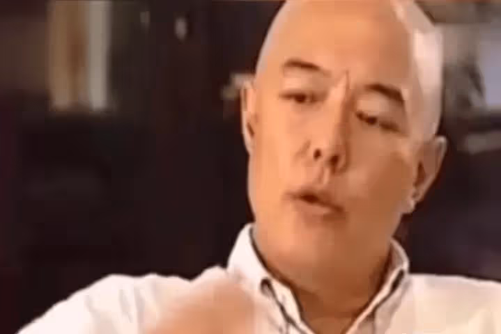 善惡到頭終有報!66歲坐上輪椅的張鐵林,已經活成了一個「笑話」