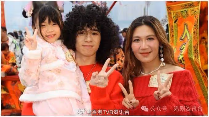 曾比特除夕跟女友及愛犬倒數！跟另一半有並共識不心急做爸爸