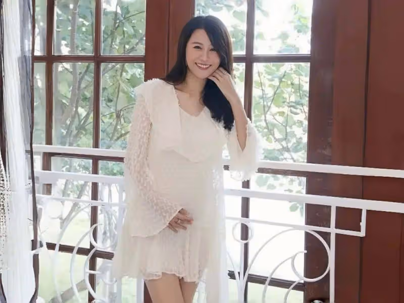 TVB花旦黃翠如懷孕肥肚不肥人，狀態大好越髮漂亮，寶寶性別暫保密