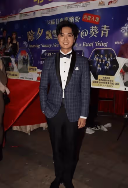 鄭俊弘兒子赴美治療效果明顯,二次治療需排隊,兒子首次自己吃飯激動流淚