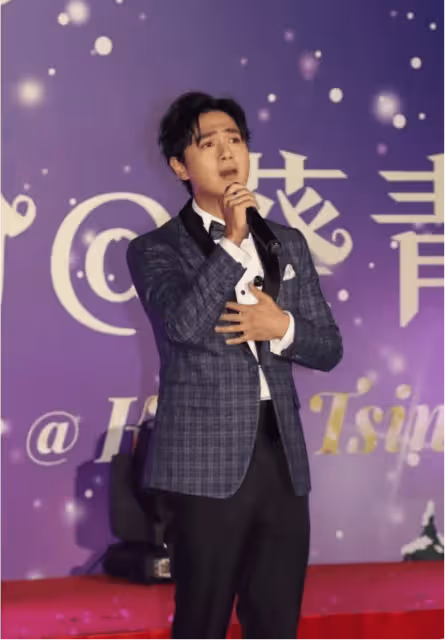 鄭俊弘兒子赴美治療效果明顯,二次治療需排隊,兒子首次自己吃飯激動流淚