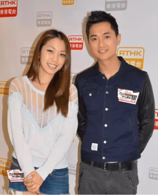 鄭俊弘兒子赴美治療效果明顯,二次治療需排隊,兒子首次自己吃飯激動流淚