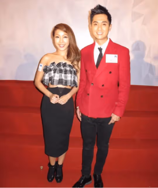 鄭俊弘兒子赴美治療效果明顯,二次治療需排隊,兒子首次自己吃飯激動流淚