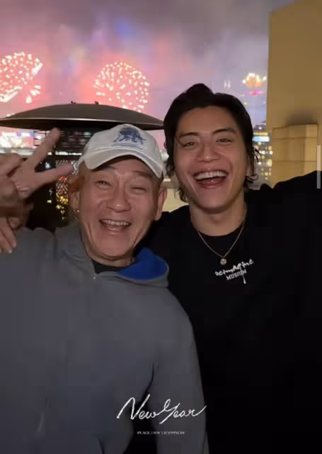 互動親昵!59歲TVB視帝遭同性強吻,仍單身未婚更曾傳性取向成謎