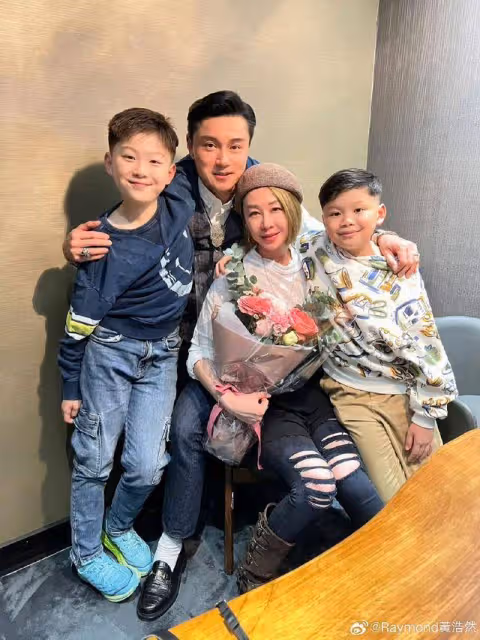 知名港星久違曬近況!一家四口享親子時光,曾患急病瀕臨生死邊緣