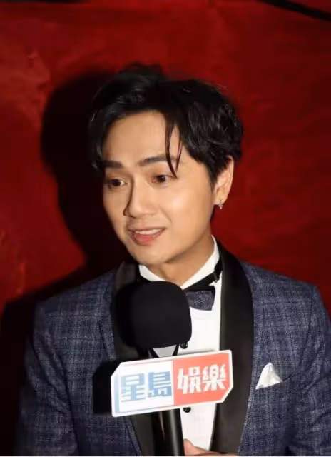 鄭俊弘兒子赴美治療效果明顯,二次治療需排隊,兒子學會自己吃飯