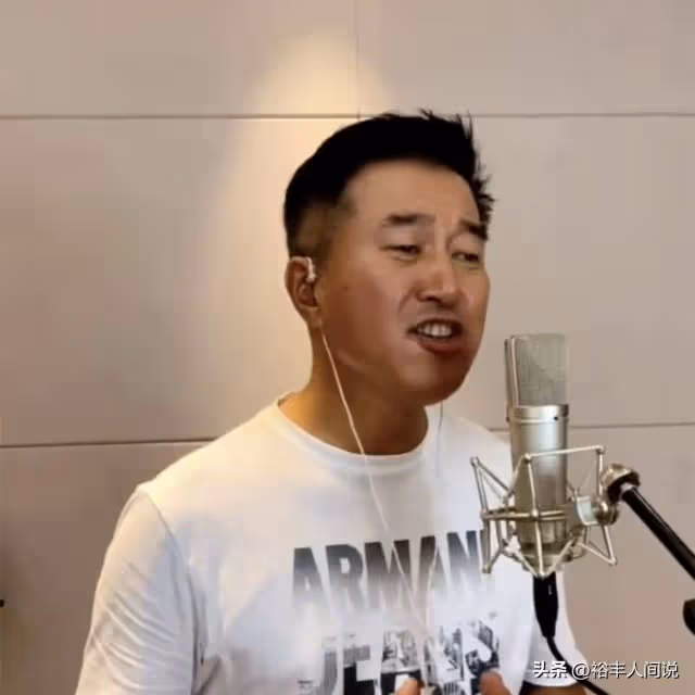 49歲湯燦入駐短視頻官宣復出!穿名貴衣服好優雅,再唱《開門紅》