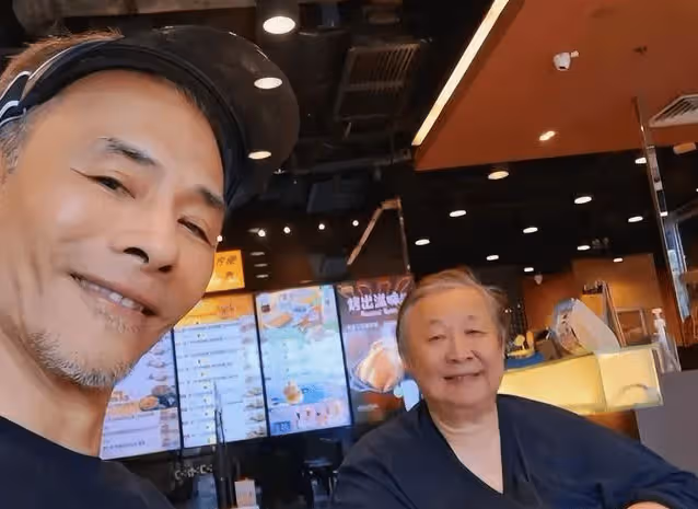 78歲TVB老戲骨兩次跌倒入院,心臟出現問題,雙腿發黑健康令人擔憂