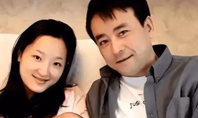 他是「最帥」男演員,娶小23歲郝蕾不離不棄,一起戰勝家族遺傳病,48歲才當爹