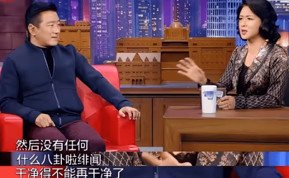 中國「最乾淨」的男演員:對同事女兒一見鍾情,結婚36年零緋聞,兒子卻成了他唯一「心病」!