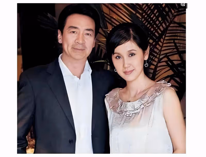 70歲寇振海首曬妻兒,與小24歲李婷生仨娃,次子比出道的哥哥還帥