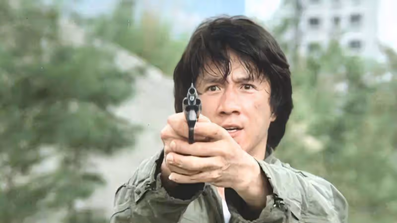 成龍老了,李連杰老了,周星馳也老了,而64歲的他看起來像30歲