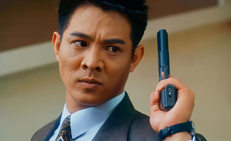 成龍老了，李連杰老了，周星馳也老了，而64歲的他看起來像30歲