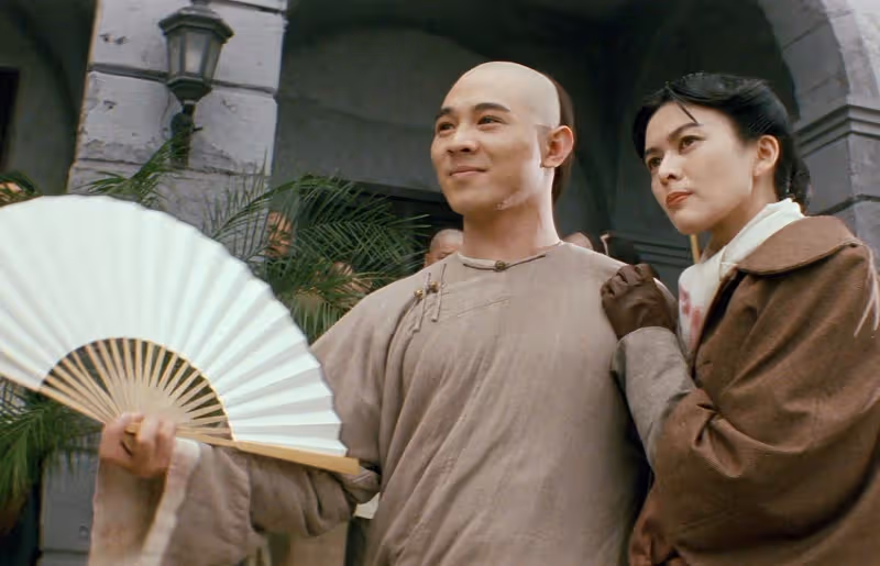 成龍老了，李連杰老了，周星馳也老了，而64歲的他看起來像30歲