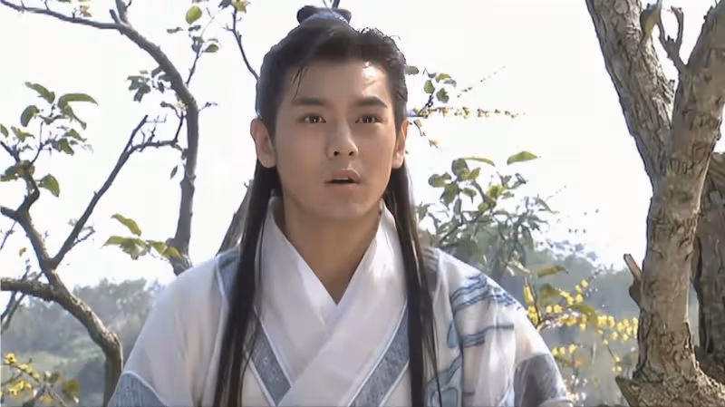 成龍老了，李連杰老了，周星馳也老了，而64歲的他看起來像30歲